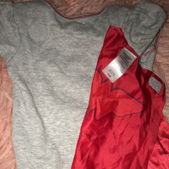 Wonder Woman onesie - babygirl with cap - Picture 4 of 5